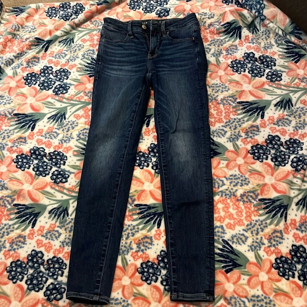 AMERICAN EAGLE JEANS!